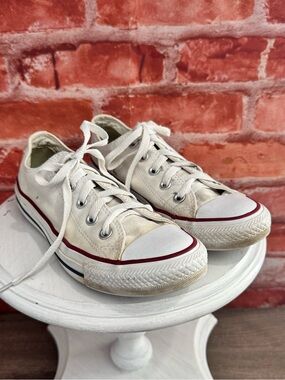 Converse Chuck Taylor All Star Low Top Sneakers Womens size 6 White Shoes